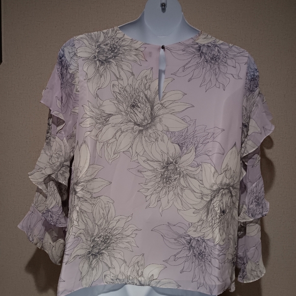 Vince Camuto Lilac Floral Ruffle Blouse Size 2X New - Picture 3 of 5